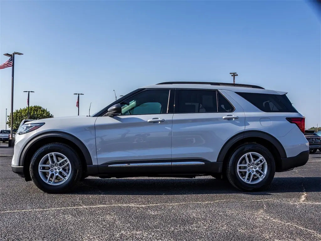 2025 Ford Explorer photo 5