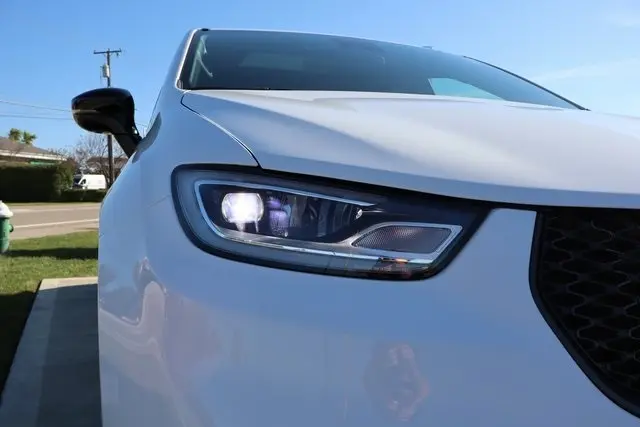 2026 Chrysler Pacifica Limited S Appearance photo 4