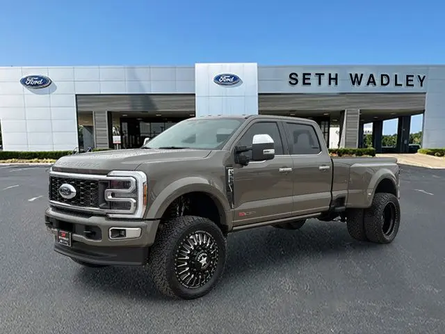 2026 Ford F-450 Platinum photo 3
