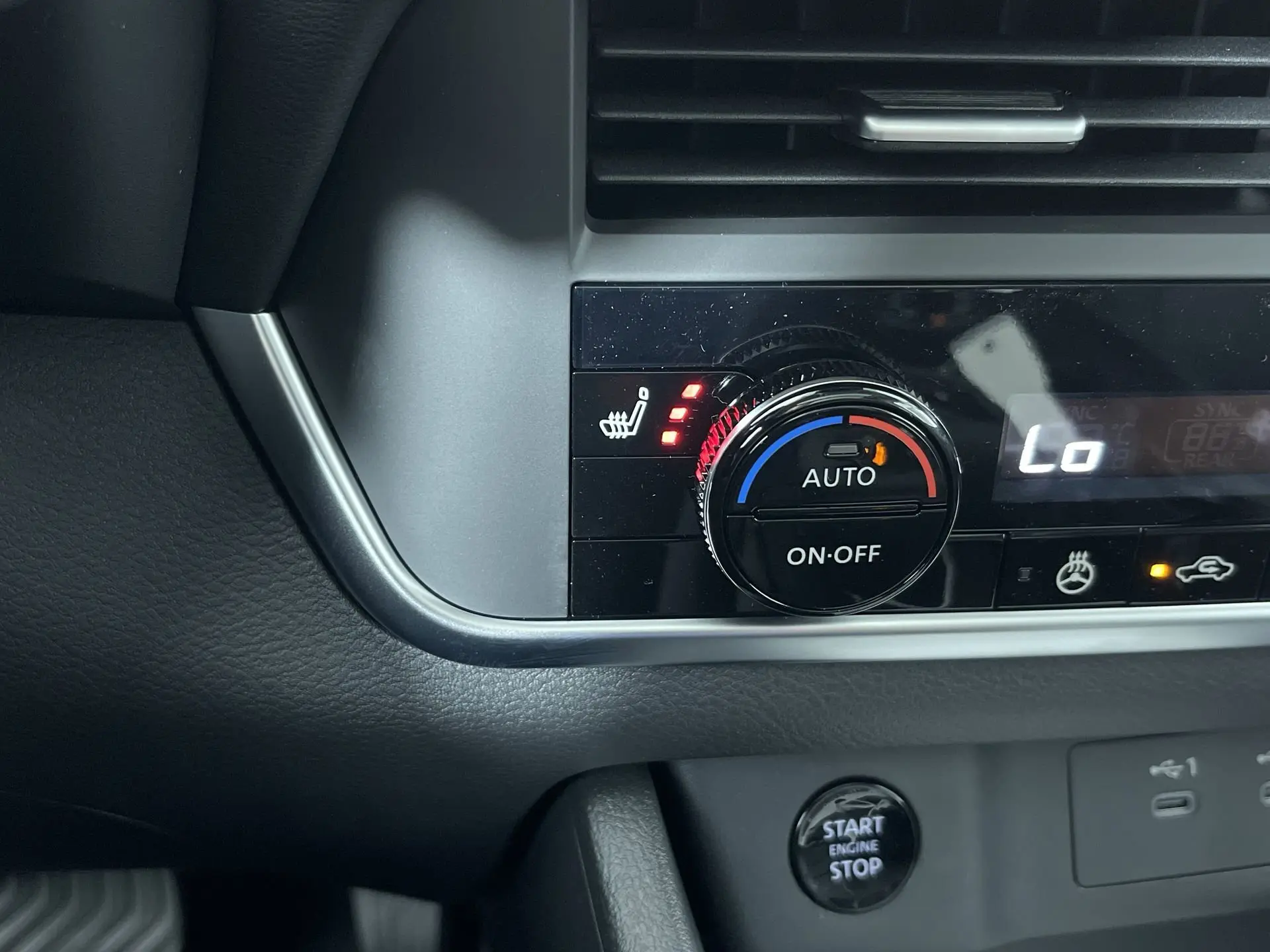 2026 Nissan Rogue SV photo 14