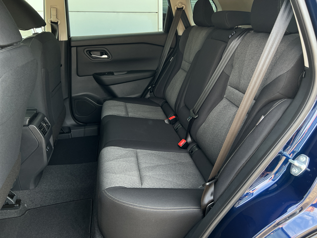 2026 Nissan Rogue SV photo 9