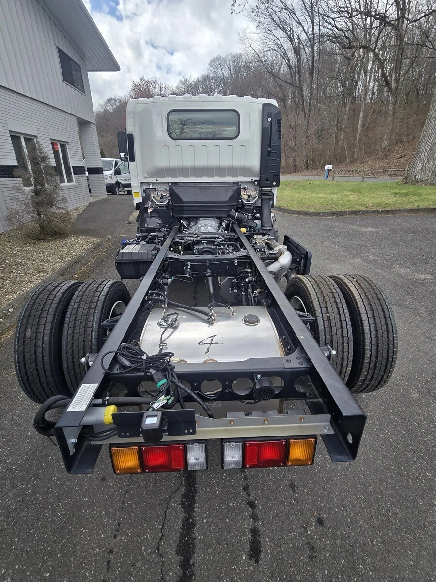 2025 Isuzu NRR - image 10