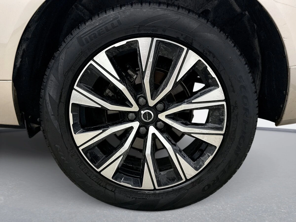 2023 Volvo - image 11