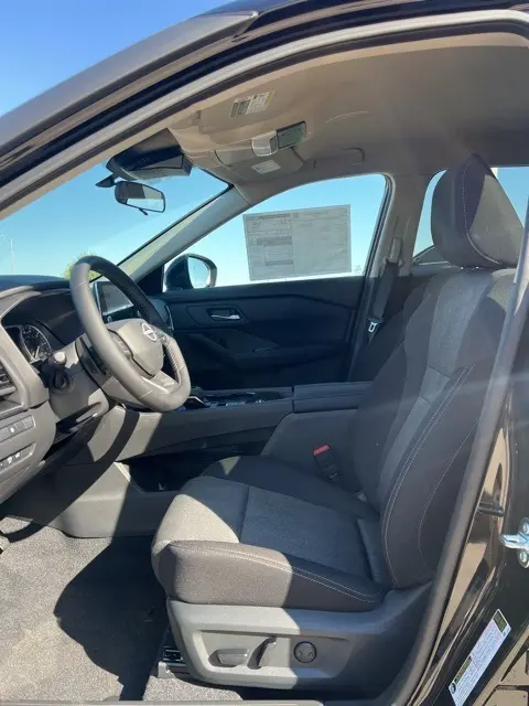 2026 Nissan Rogue SV photo 7