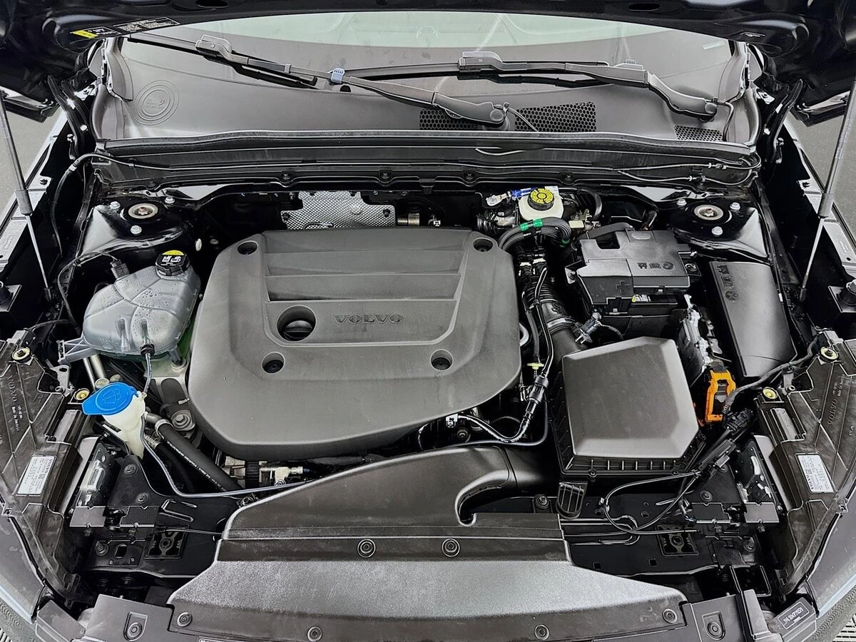 2023 Volvo - image 31