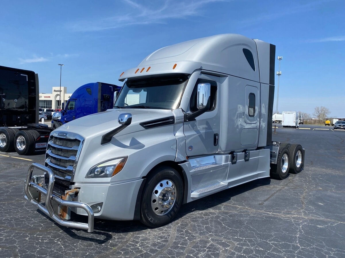2024 Freightliner Cascadia - image 1