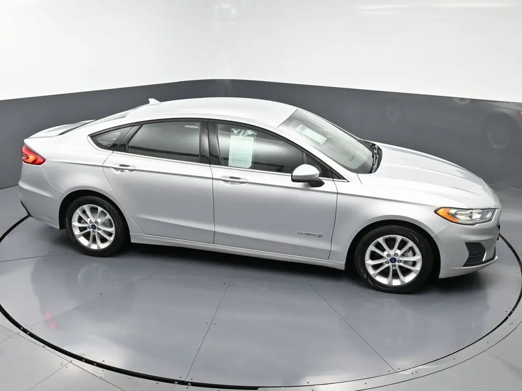 2019 Ford Fusion SE Hybrid photo 32