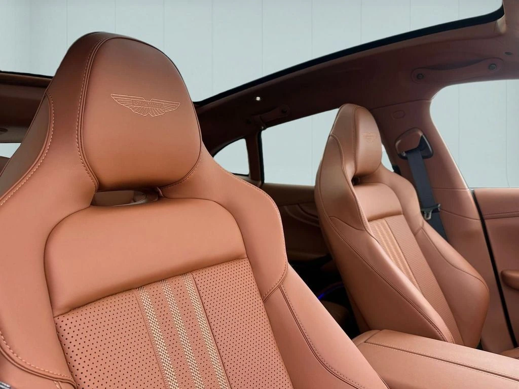 2026 Aston Martin DBX 707 - Photo 38