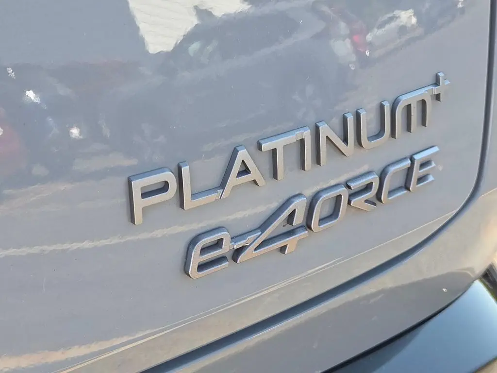 2023 Nissan ARIYA Platinum e-4ORCE photo 6