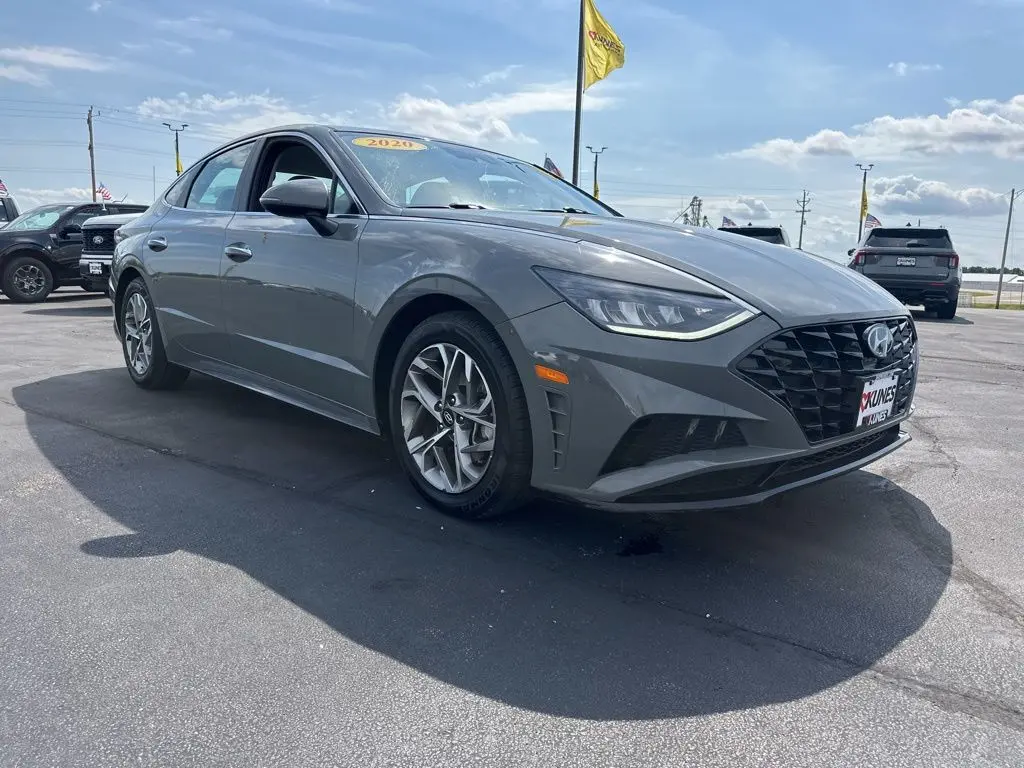 2020 Hyundai Sonata SEL photo 2