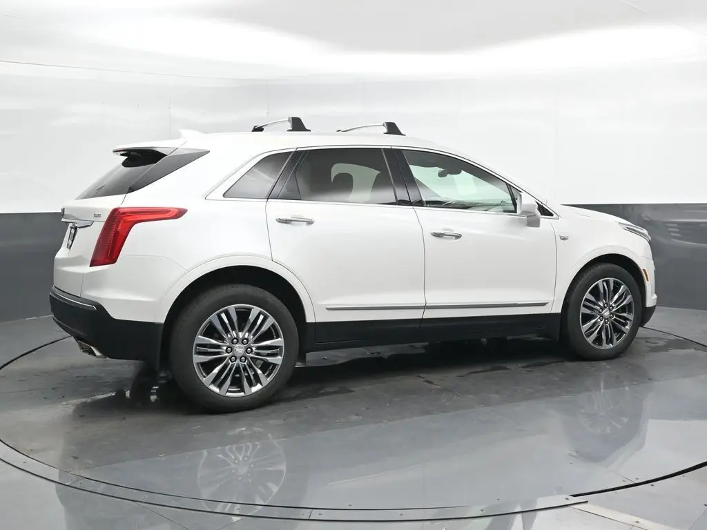 2018 Cadillac XT5 Premium Luxury photo 2