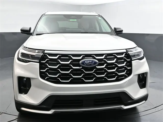 2025 Ford Explorer Platinum photo 3