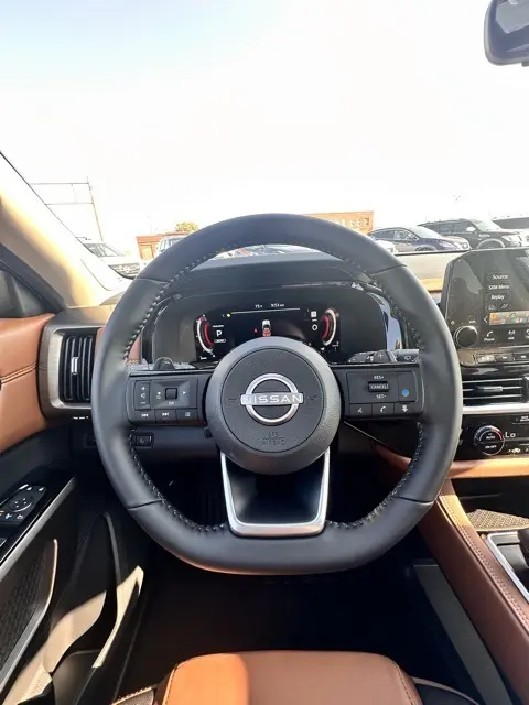 2025 Nissan Pathfinder Platinum photo 14