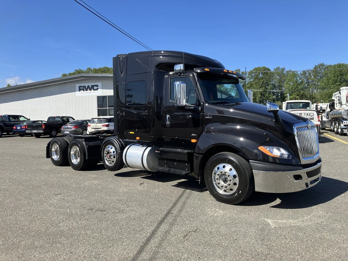 2024 International LT — photo 2