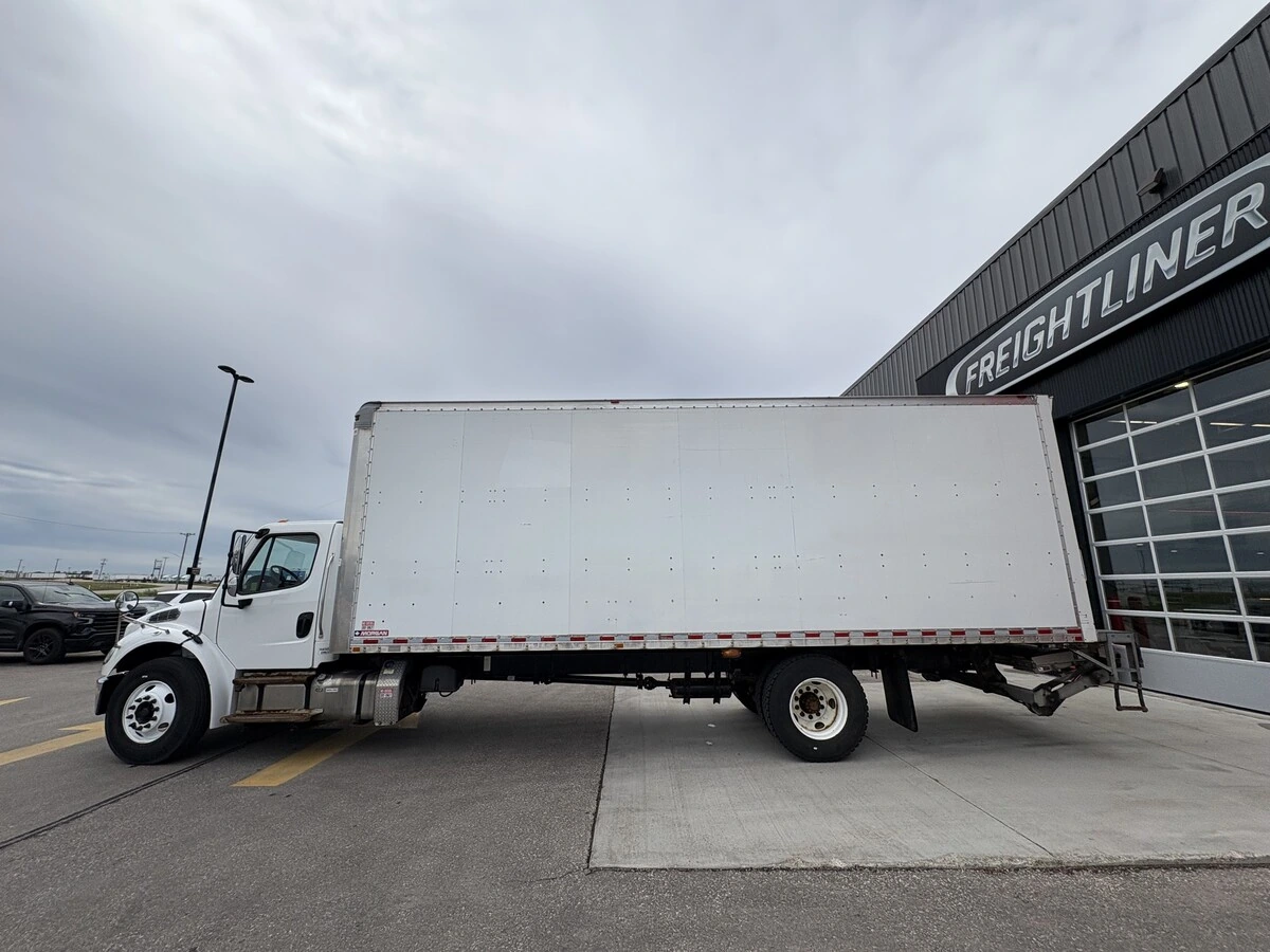 2019 Freightliner M2 106 — photo 8