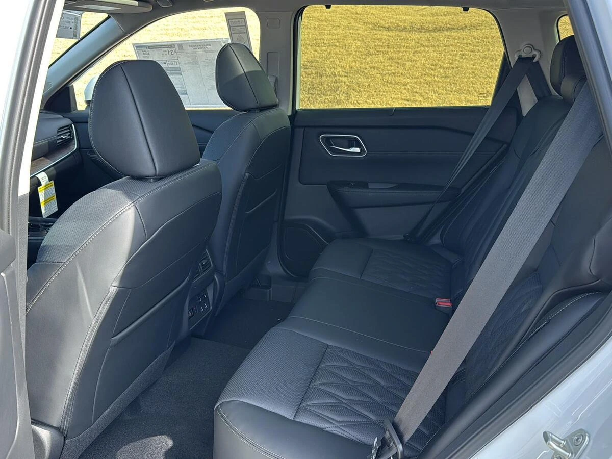 2026 Nissan Rogue Platinum - Photo 9