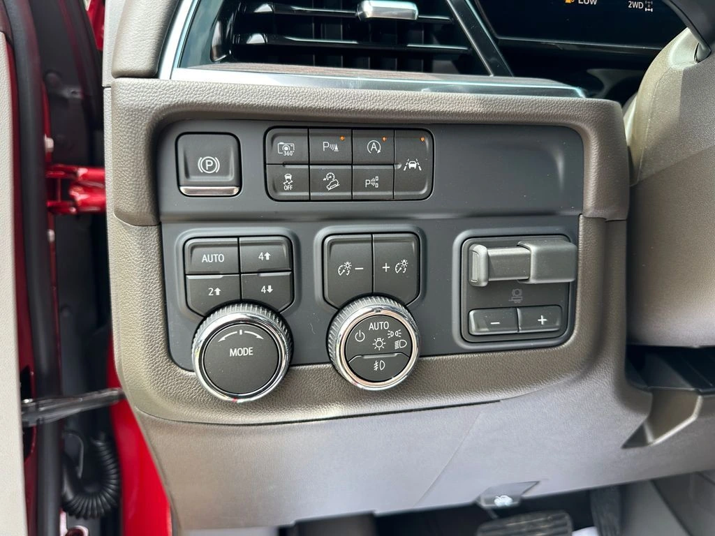 2026 Chevrolet Suburban LT - Photo 17