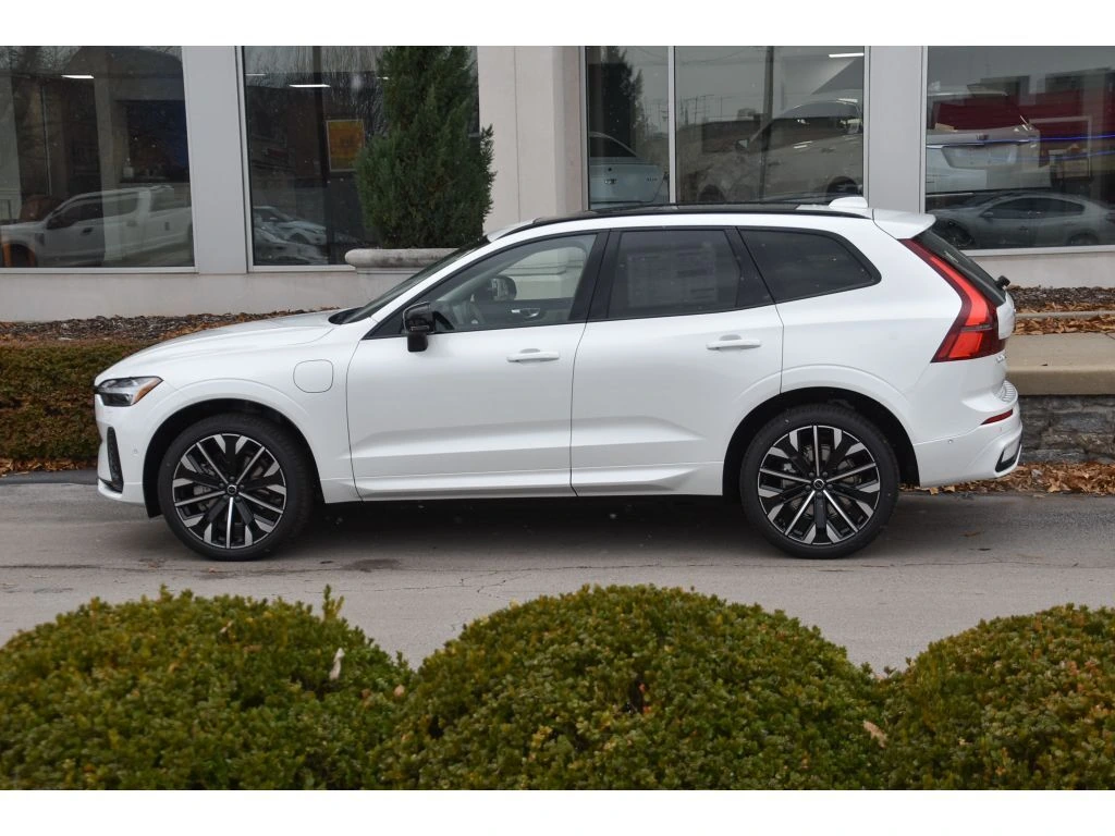 2026 Volvo - image 5