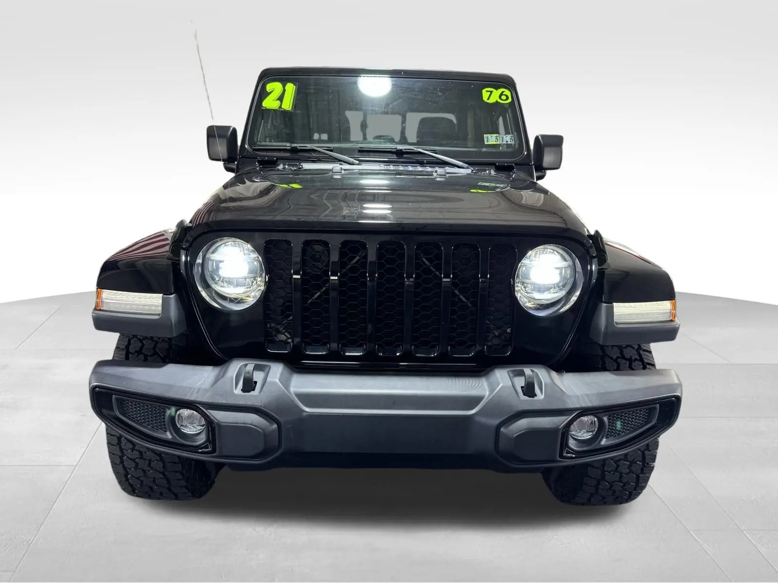 2021 Jeep Gladiator Willys photo 2