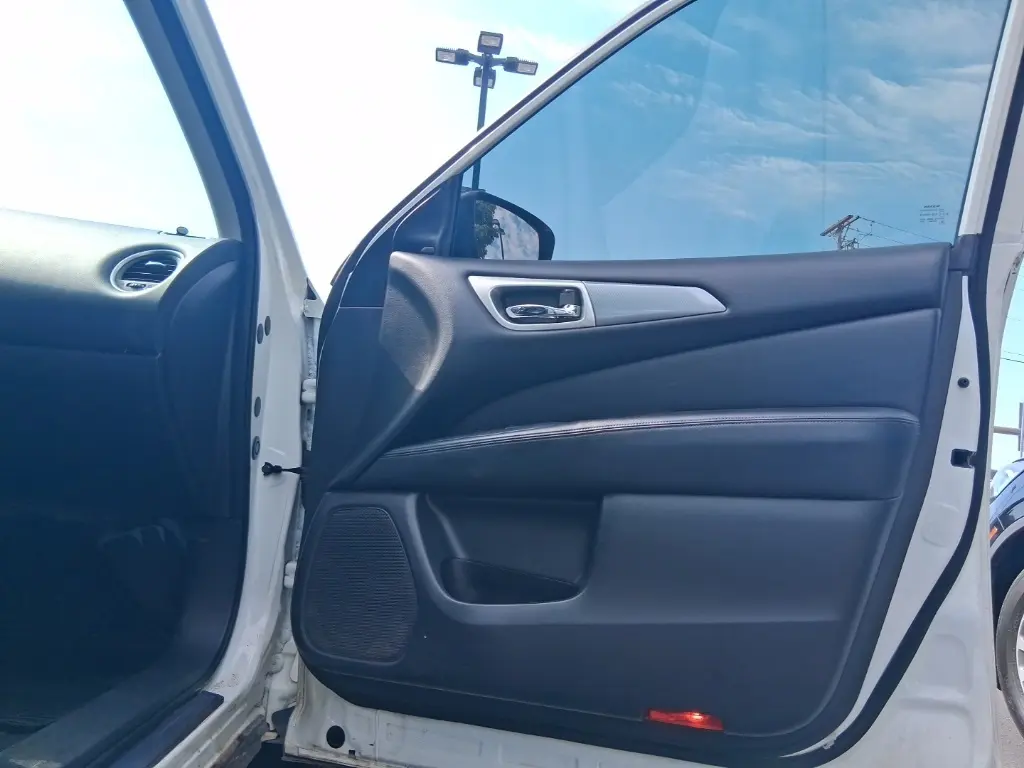 2018 Nissan Pathfinder SL photo 8