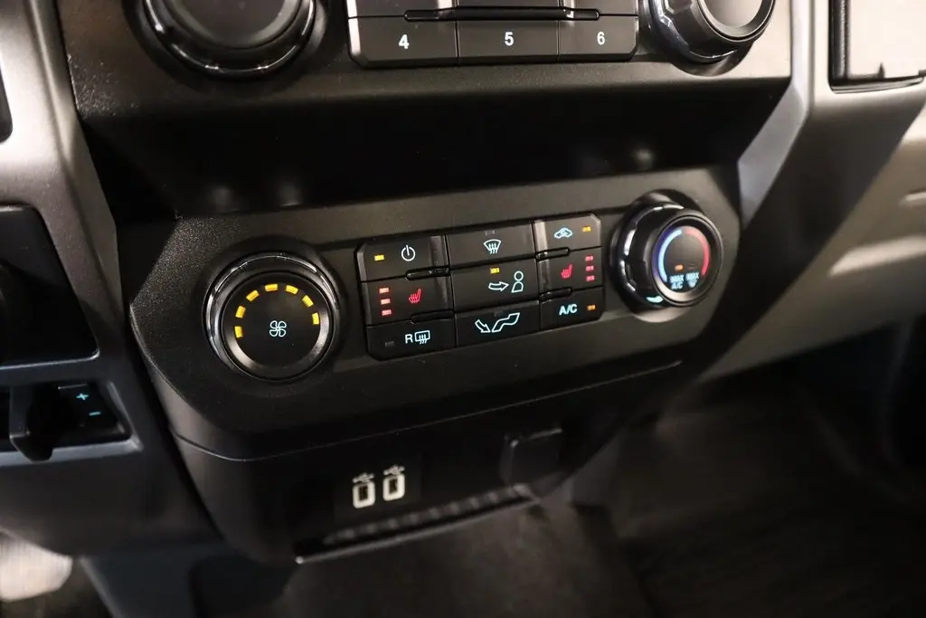 2020 Ford F-150 XLT photo 8