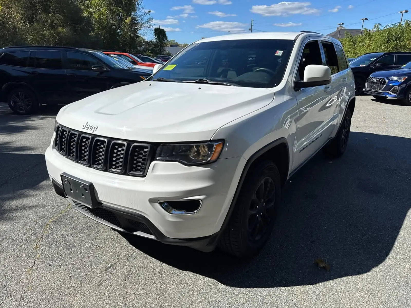 2022 Jeep Grand Cherokee Laredo X photo 2