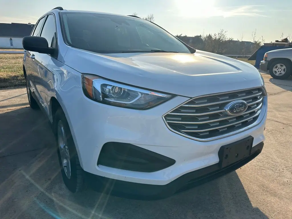 2022 Ford Edge SE's photo