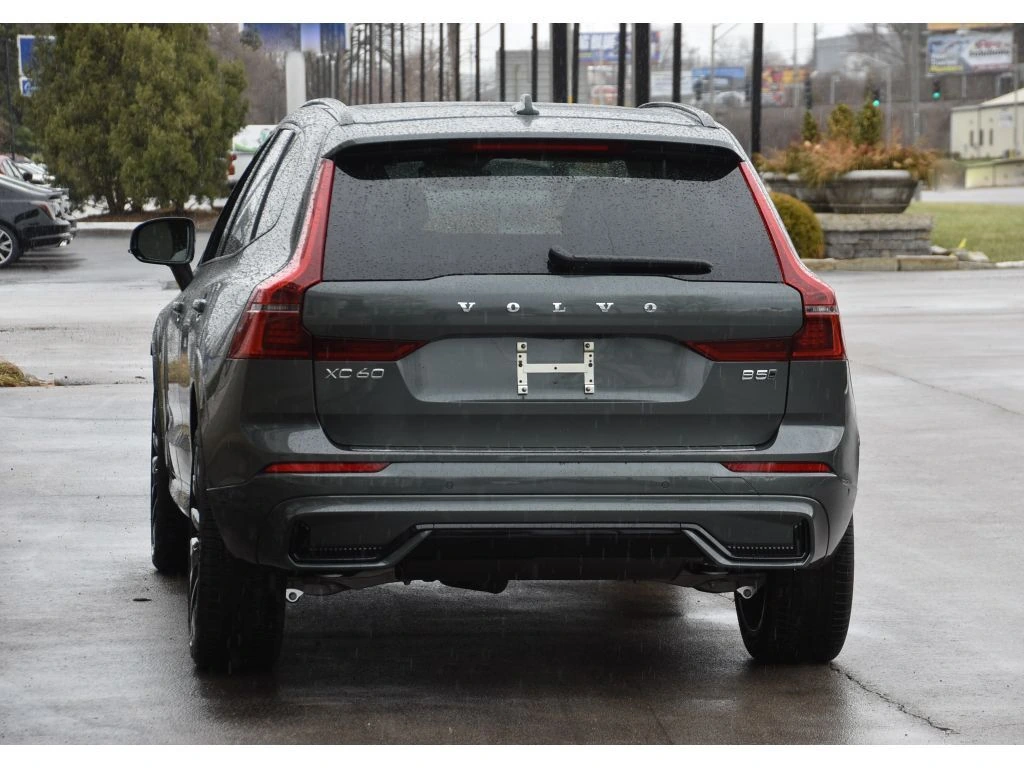 2026 Volvo - image 5