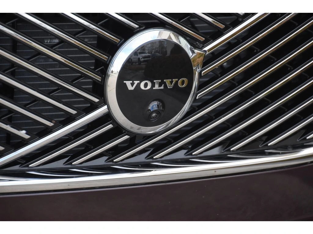 2026 Volvo - image 10