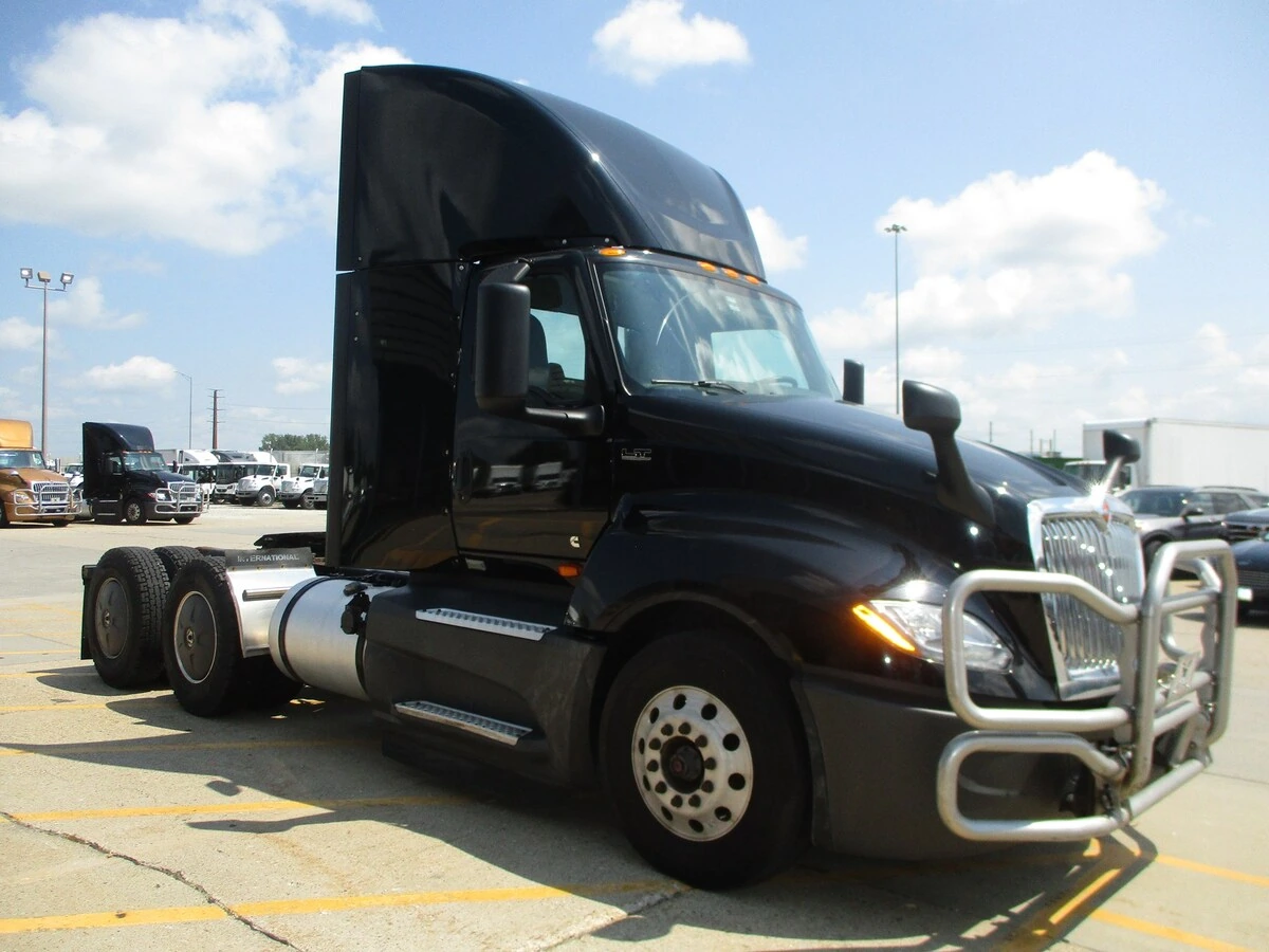 2022 International LT in Altoona, IA — photo 3