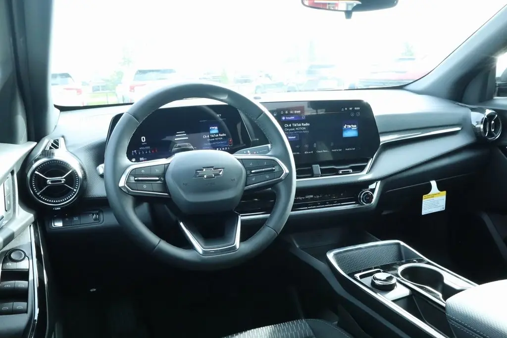 2026 Chevrolet Equinox LT photo 2