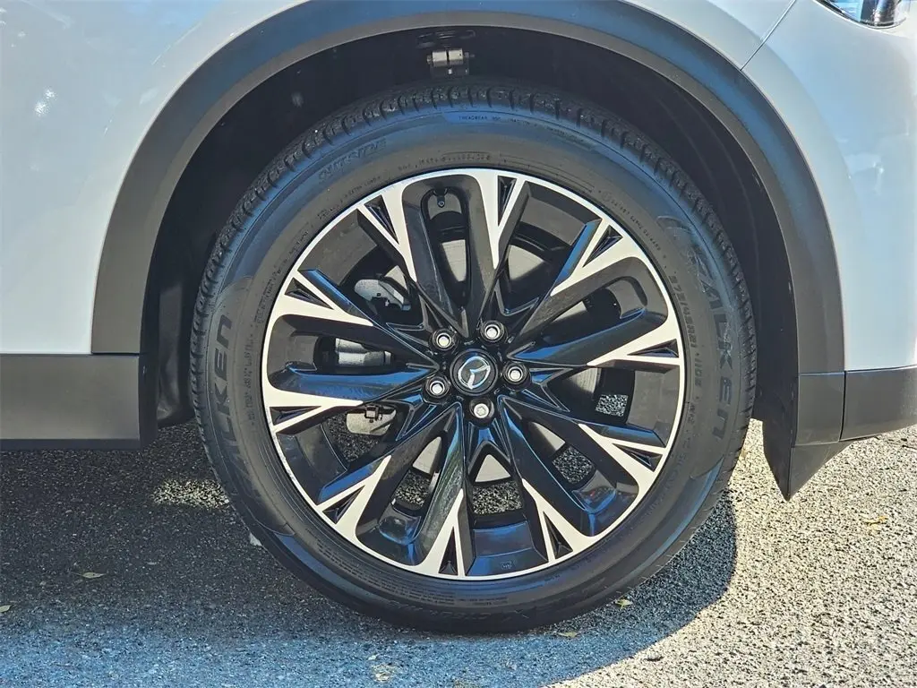 2024 Mazda CX-90 Plug-in Hybrid Premium photo 9