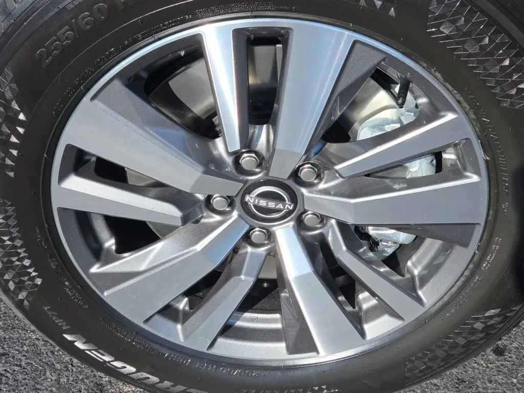 2025 Nissan Pathfinder SL photo 3