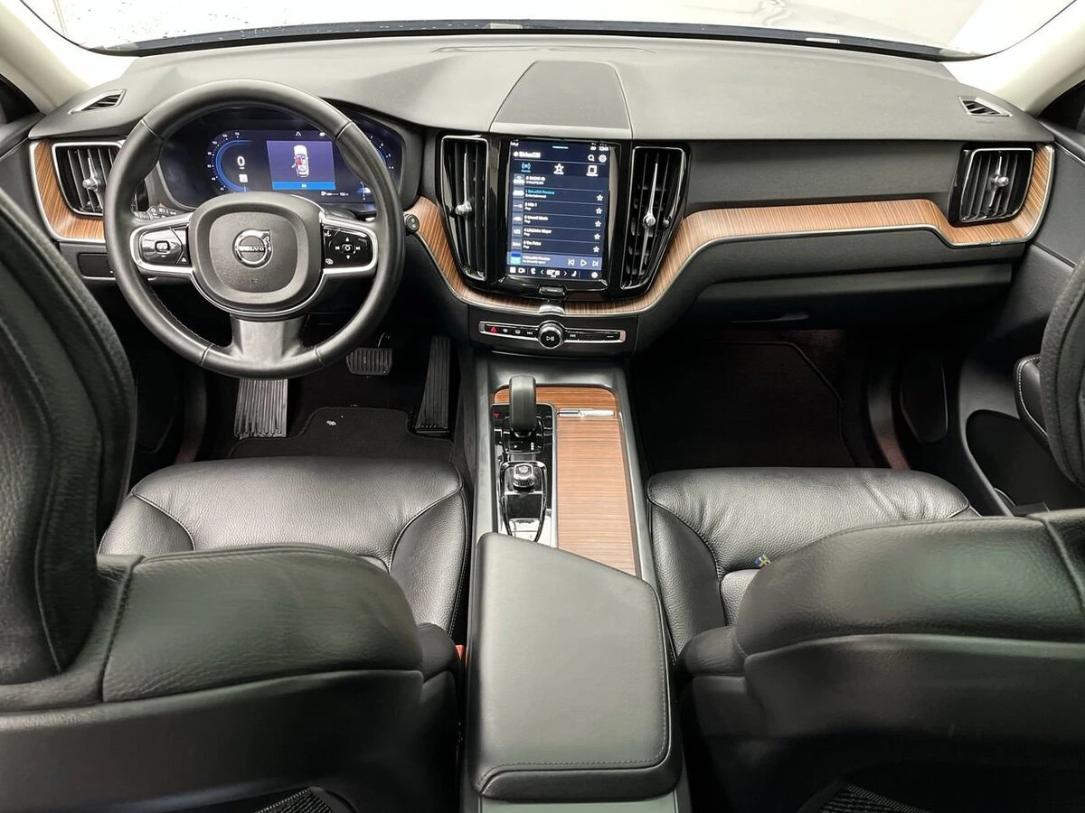 2024 Volvo - image 4