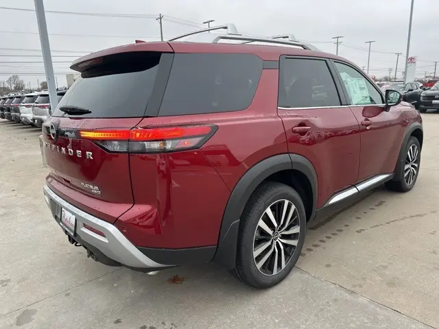 2025 Nissan Pathfinder Platinum photo 3