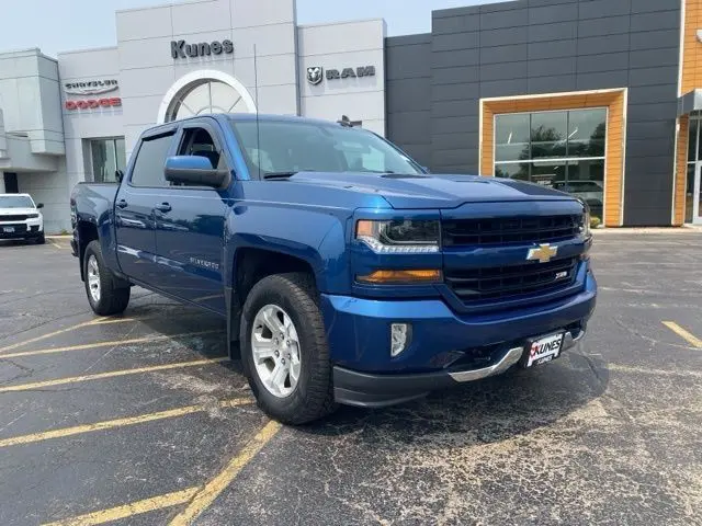 Used 2018 Chevrolet Silverado 1500 LT Z71 with VIN 3GCUKREC8JG101223 for sale in Sterling, IL