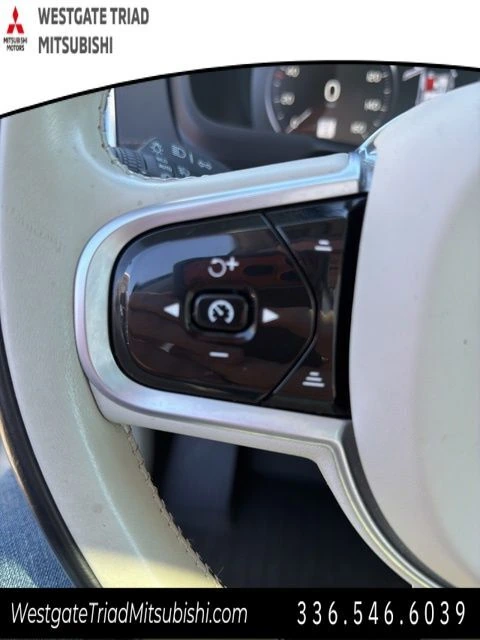 2022 Volvo - image 9