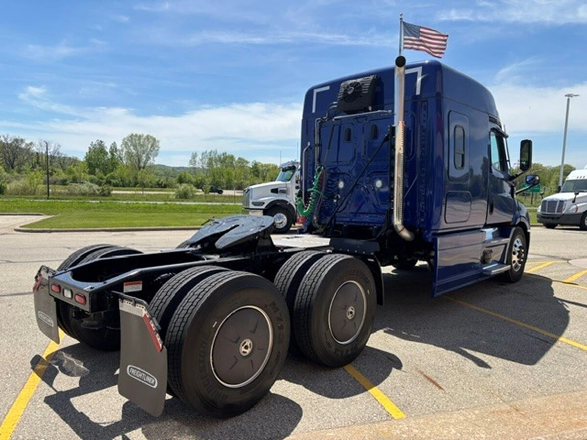 2026 Freightliner Cascadia in Knoxville, TN — photo 5