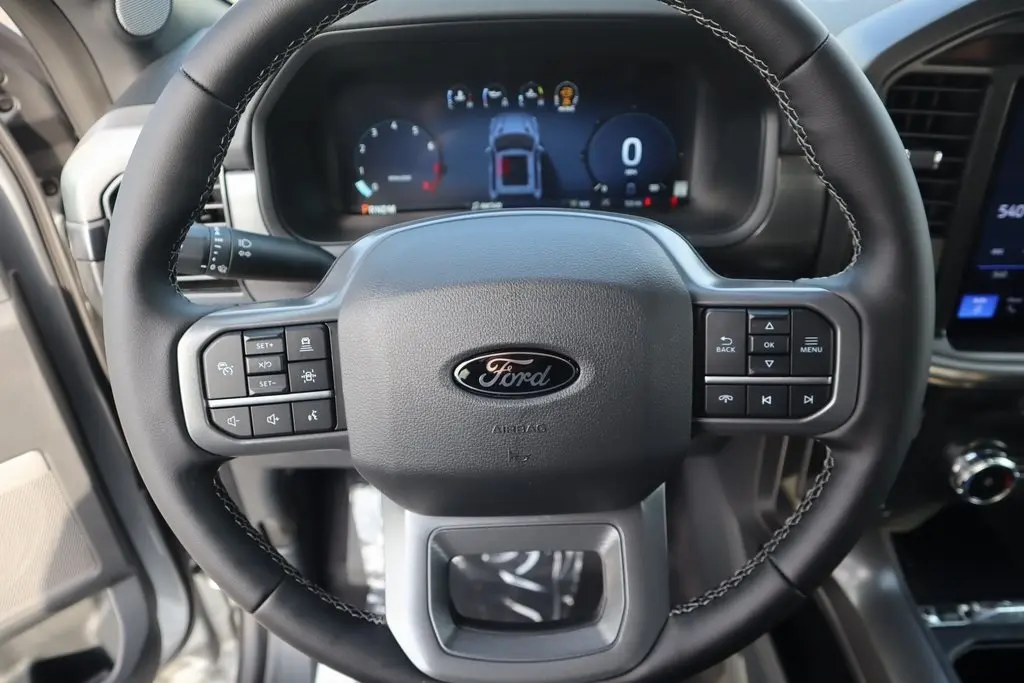 2025 Ford F-150 Lariat photo 3