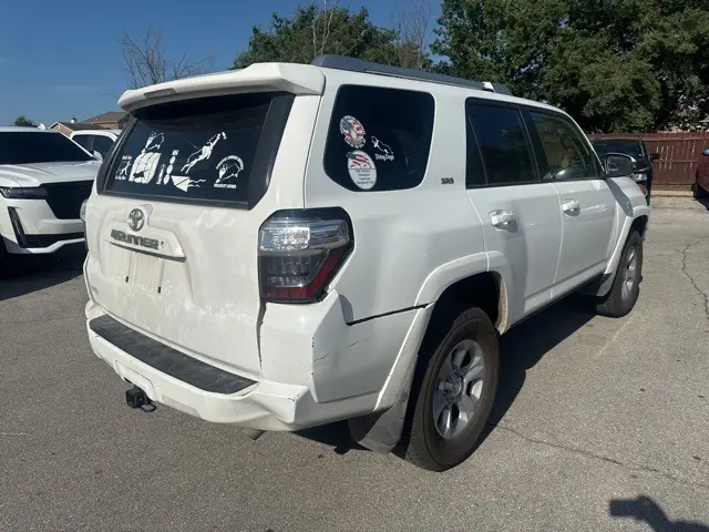 2017 Toyota 4Runner SR5 photo 6