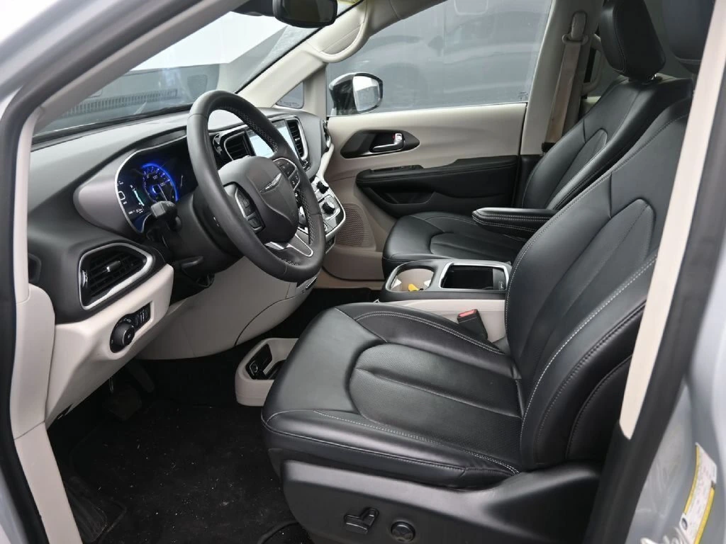2024 Chrysler Pacifica Touring L - Photo 14