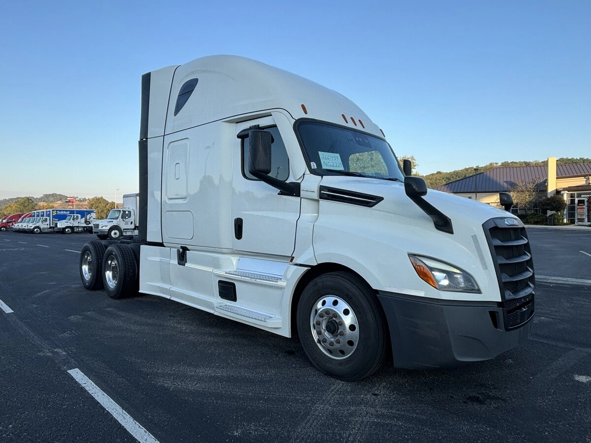 2022 Freightliner Cascadia — photo 6