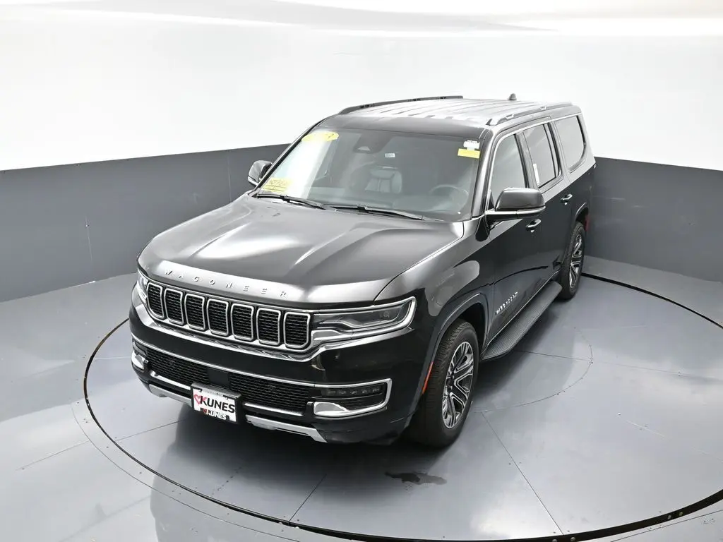 2023 Jeep Wagoneer L Series II photo 11