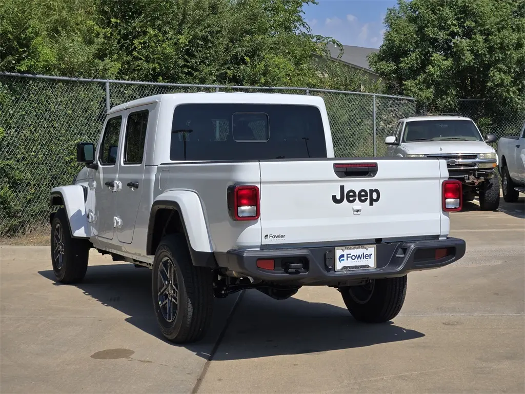 2025 Jeep Gladiator Sport photo 2