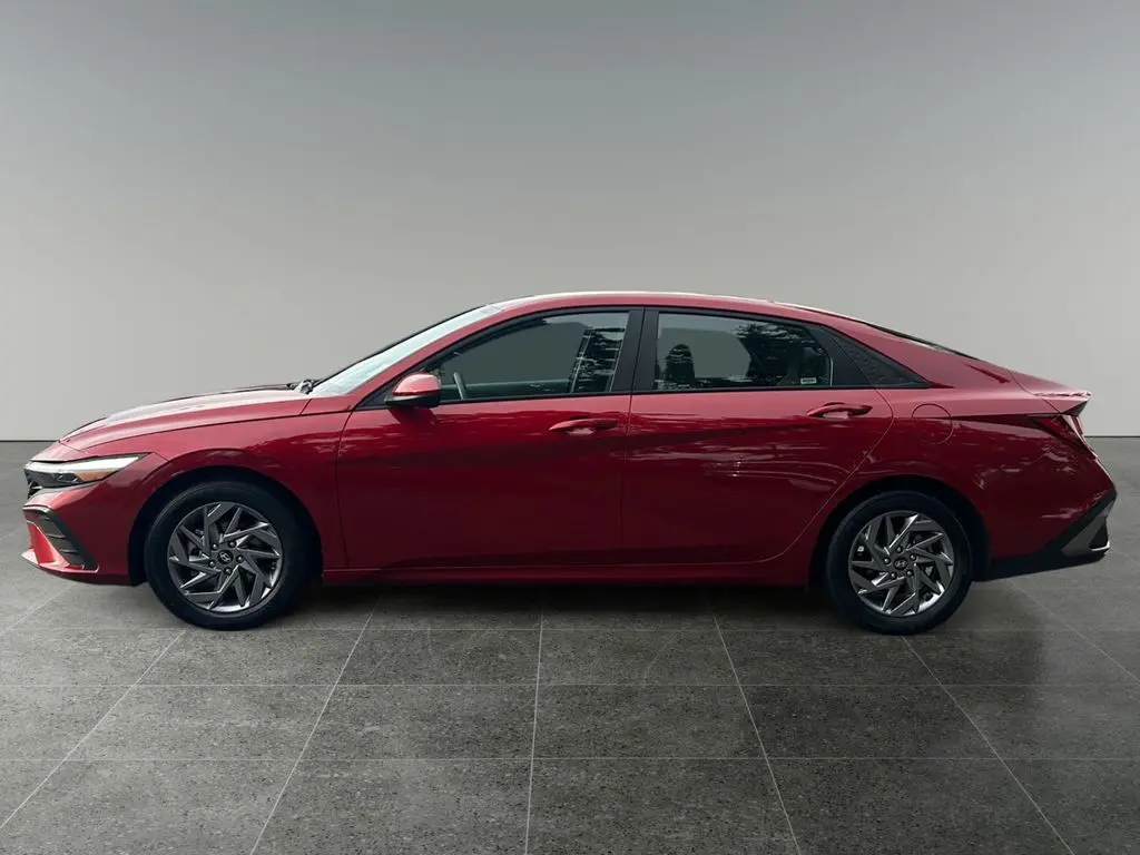 2024 Hyundai Elantra SEL photo 4