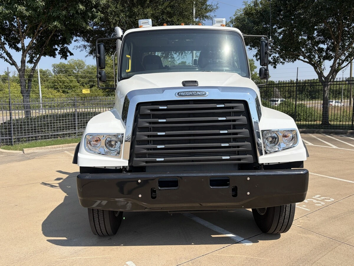 2027 Freightliner 114SD — photo 8