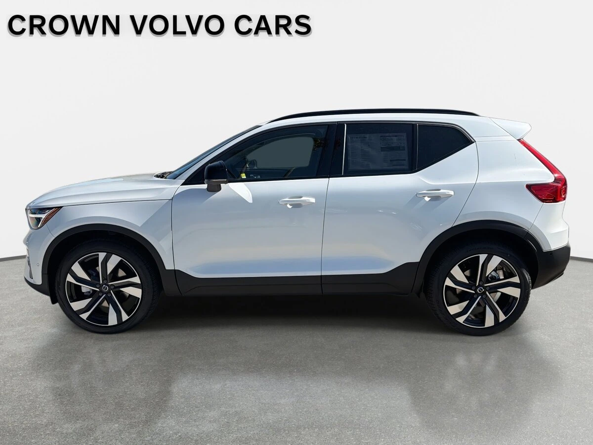 2026 Volvo - image 8