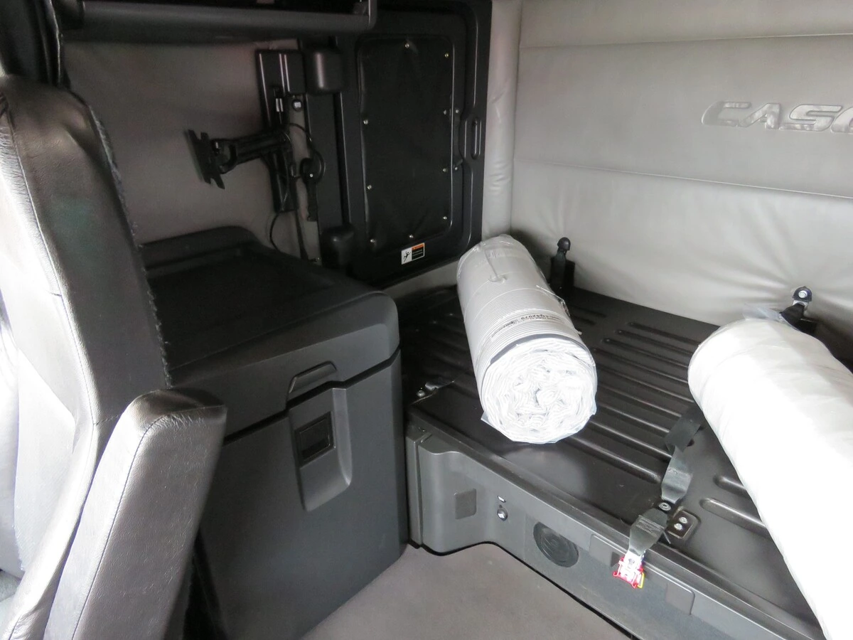 2022 Freightliner Cascadia - image 14