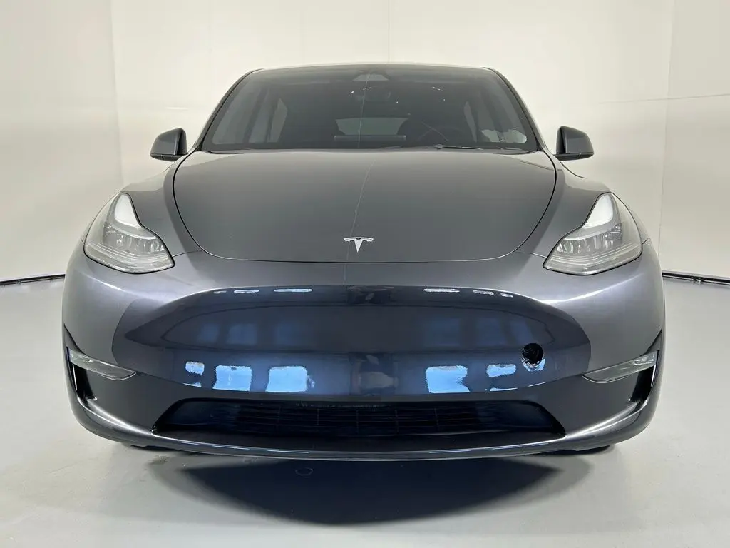 2024 Tesla Model Y Long Range photo 2