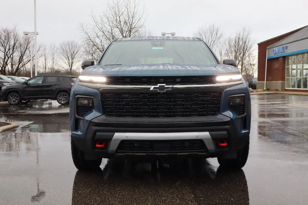 2026 Chevrolet Traverse Z71 photo 3